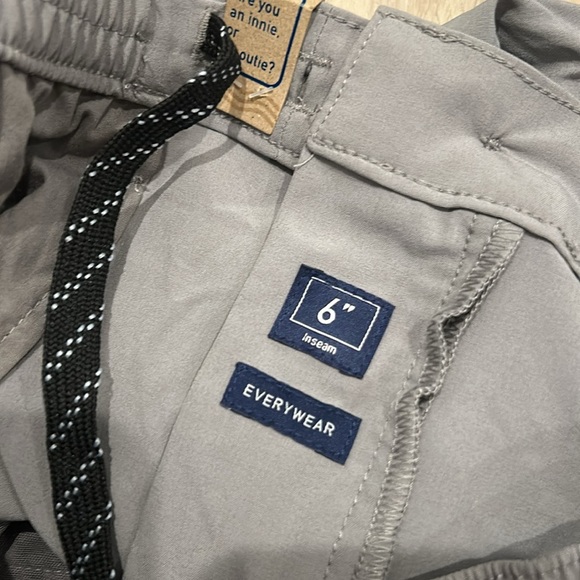 NWT Chubbies The World’s 6” Grayest Everywhere Shorts - Picture 5 of 7